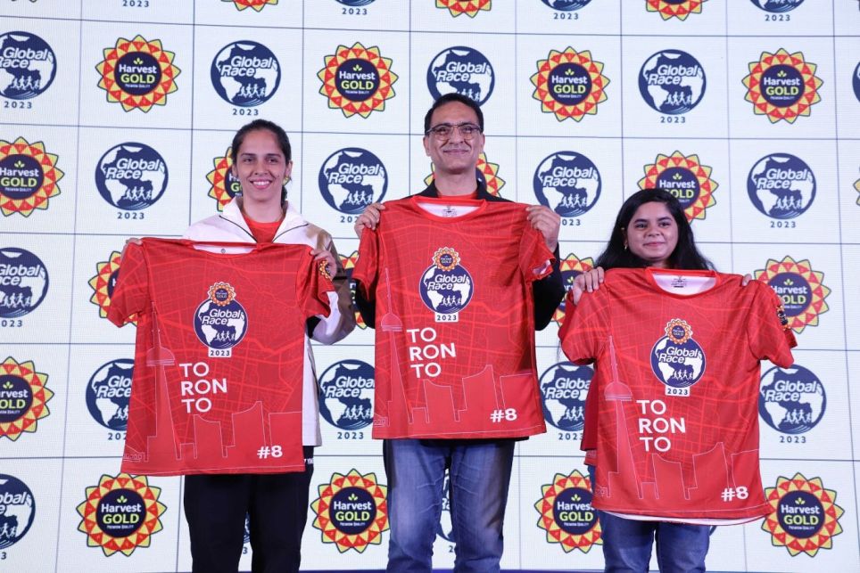 Saina Nehwal and  Raj Kanwar Singh(MD Grupo Bimbo, India - Harvest Gold announces Harvest Gold Global race with Saina Nehwal as its Race Ambassador.jpg